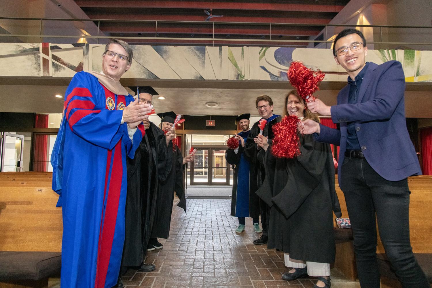 Just a few of our faculty who showed up to cheer on C艺术hage graduates at Commencement!